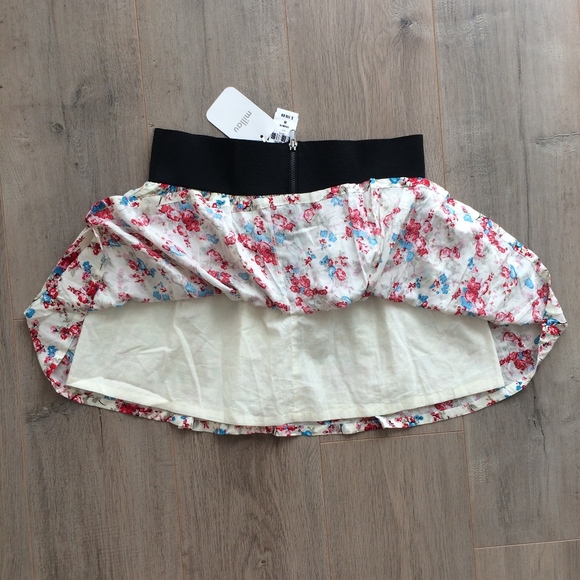 MILLAU LF Store Cream Floral Skirt NWT $116 - Picture 5 of 5